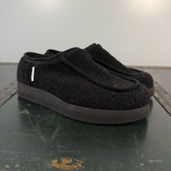 P448 Womens 6.5 Black slip on genuine shearling Shoes 37 EU NWOT - Picture 1 of 6